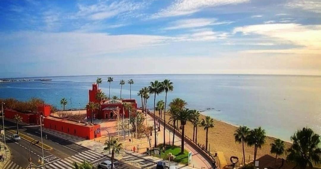 El Estudio De La Playa Benalbeach Holidays Paradise *